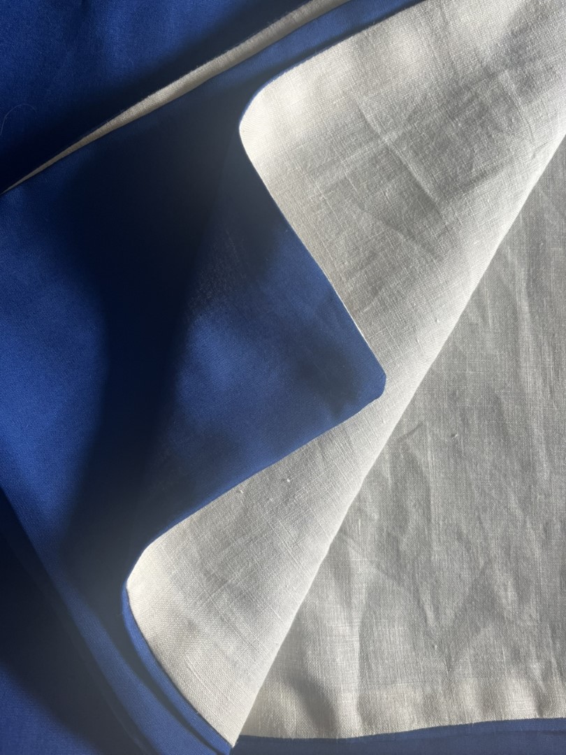 Lijkwade biologisch afbreekbaar natuurlijke materialen natuurbegrafenis uitvaart wikkeldoek wit blauw